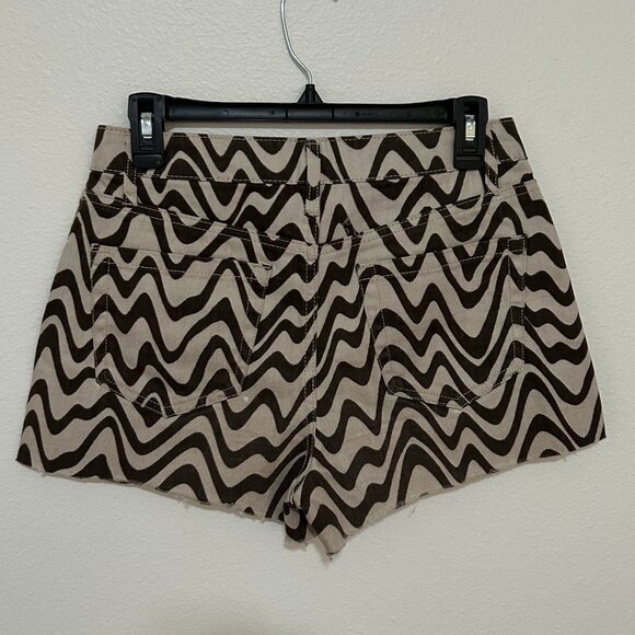 RSQ women's shorts wave pattern tan & brown size 27 - Picture 4 of 9